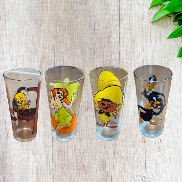 Vintage 1970's Pepsi looney tunes glasses (4) medusa daffy tweety speedy